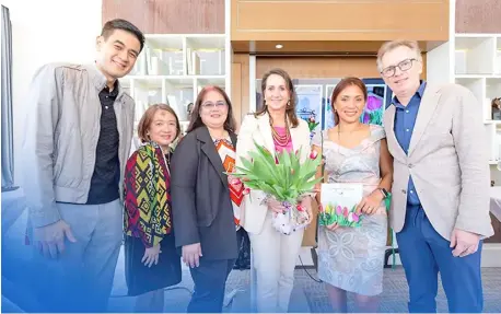  ?? PHOTOGRAPH COURTESY OF BOI ?? (FROM left) Quirino Governor Dakila Carlo Cua, BoI-DIPS Director Rosario Dominguez, BoI-IDS Executive Director Ma. Corazon Dichosa, Dutch Ambassador H.E. Marielle Geraedts, Phinl Owners Ms. Amie Franssen and Mr. Ivo Franssen.