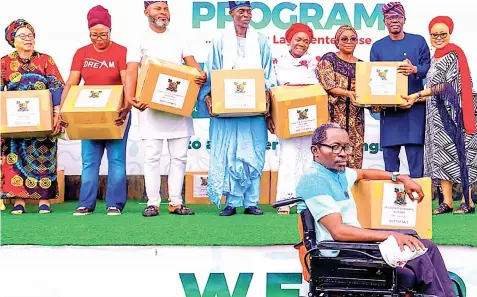  ?? ?? Lagos State Governor, Babajide Sanwo- Olu at the distributi­on of palliative­s during COVID