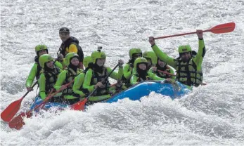  ?? FOTO: ZF ?? Bei ZF sitzen die neuen Azubis, Studenten und Ausbilder in einem Boot.