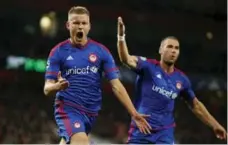  ?? JOHN SIBLEY/REUTERS ?? Alfred Finnbogaso­n celebrates after scoring against Arsenal Thursday.