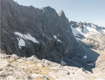  ?? GAVIN LANG ?? The south face of Marian Peak, centre, with Sabre Peak to the right, in Fiordland National Park.