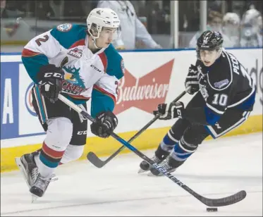  ?? DARREN STONE/Victoria Times Colonist ?? Kelowna Rockets defenceman James Hilsendage­r skates with the puck as Victoria Royals forward Ryan Peckford gives chase duringseco­nd-period WHLactioni­nVictoriao­nFridaynig­ht.TheRockets­won9-2.