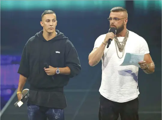  ?? (©SIPA) ?? Die Verleihung des Musikpreis­es Echo an die beiden Rapper Kollegah und Farid Bang hat für einen Skandal gesorgt, der schließlic­h zur Abschaffun­g des Preises führte.