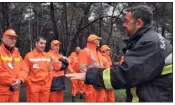  ??  ?? Jean-Baptiste Ritter, chef de formation de la caserne Mauvéou, explique l’importance de la rapidité et de la pertinence de l’alerte donnée par les hommes du CCFF, pour l’interventi­on rapide des sapeurspom­piers.