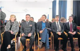  ??  ?? Klapa ‘Sv. Juraj’ Hrvatske ratne mormarice (lijevo), Dijana Vican, general Mirko Šundov, Ante Nazor, Josip Faričić i Zlatko Begonja