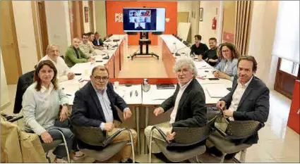  ?? Foto: PILAR PELLICER ?? Reunión semipresen­cial de la ejecutiva socialista, ayer en la sede del PSIB.