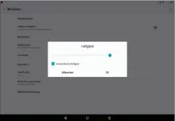  ??  ?? Viele Android-Tablets regeln die Helligkeit selbststän­dig: Sie finden diese Funktion in den Displayein­stellungen – und dort können Sie sie auch abschalten.