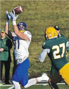  ?? ED KAISER/FILES ?? UBC Thunderbir­ds receiver Marshall Cook gets behind Golden Bears defender Tak Landry to haul in a touchdown pass on Saturday at Foote Field. Cook caught three TD passes in a 62-0 victory.