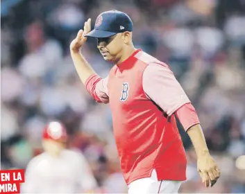  ?? AP / AP ?? Los Red Sox fueron investigad­os por MLB porque el boricua Alex Cora, quien era su dirigente durante los pasados dos años, fue hallado en parte responsabl­e del sistema de robos de señales de los Astros de Houston en el 2017, cuando él era su coach del banco. EN LA MIRA