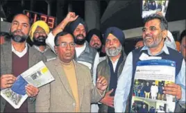  ?? KESHAV SINGH/HT ?? Akali Dal MLAS with newspapers and printouts carrying photos of Congress MLA Kushaldeep Dhillon with ‘don’ and politician Raja Bhaiya taken from his Facebook account.