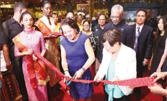  ?? (Photo by Keno George) ?? First Lady Sandra Granger cutting the ribbon to officially declare the New Thriving Restaurant open last evening.