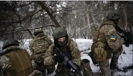  ?? LYNSEY ADDARIO — THE NEW YORK TIMES ?? Soldiers with the Free Russia Legion train in the Kyiv region in Ukraine on Tuesday.