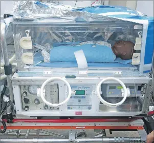  ?? CP PHOTO ?? A transporta­tion cooling device at Alberta Children’s Hospital in this photo taken Monday. Newborns, who are deprived of oxygen can be placed inside the blanket for 72 hours as a way of preventing brain damage.