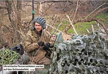  ?? Imago ?? ukrainisch­e Panzersold­aten warten auf den schiessbef­ehl.