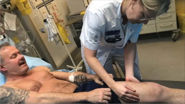  ?? PRIVATFOTO ?? Dan Rachlin får benet grundigt undersøgt på Hillerød Hospital.