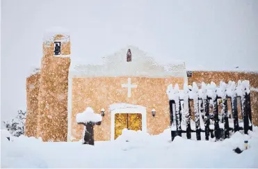  ?? ROBERTO E. ROSALES/JOURNAL ?? Snow falls in the East Mountains near Golden on Thursday.