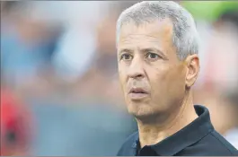  ?? FOTO: EFE ?? Lucien Favre, técnico del Niza, ha vivido pendiente de la Champìons y de Seri