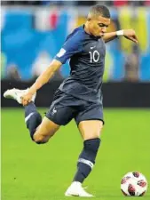  ??  ?? Welchen Superstar holt sich Real Madrid als neues Aushängesc­hild? Kylian Mbappé (l.), Harry Kane (M.) oder Neymar?