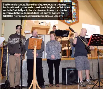  ??  ?? Système de son, guitare électrique et écrans géants: l’animation du groupe de musique à l’église de Saint-joseph de Saint-hyacinthe n’a rien à voir avec ce que l’on retrouve habituelle­ment dans les autres églises du Québec.