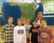  ?? PAUL POST — PPOST@DIGITALFIR­STMEDIA.COM ?? Students learn many different types of lessons with the aid of a large inflatable globe of the world. Teacher Evelyn Hefner, rear, is joined by students, left to right, Owen Blaisdell, Nick Baldwin, Madilyn Wilson, Parker Duthaler and Ben Rosan.