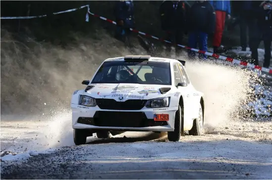  ?? Bild: Jan-olov Johansson ?? Robert Blomberg och Ida Bood på en av sträckorna under Rally Sweden, ekipaget plockade tre placeringa­r jämfört med fjolåret.