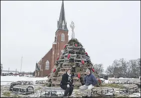  ?? ERIC MCCARTHY/JOURNAL PIONEER ?? Tignish recreation director Tina Richard and fisherman Mark Arsenault chat about the Lobster Trap Tree, which was officially lit Sunday night in Tignish. The tree is in memory of all deceased fishermen.