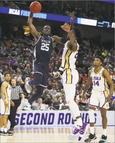  ?? Sam Greenwood / Getty Images ?? Yale’s Miye Oni (25) finished 2 for 16 from the field in Thursday’s loss to LSU.