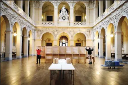  ?? LAURENT CIPRIANI — THE ASSOCIATED PRESS ?? Workers prepare voting booths Saturday at a polling station in Lyon, France. The two-round presidenti­al election will take place today and May 7.