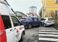  ?? HFW VILLACH ?? Der SUVFahrer gab an, mit seinem Fuß zwischen den Pedalen hängen geblieben zu sein