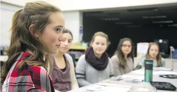  ?? PHOTOS: MIKE HENSEN ?? Olivia Floris, 13, left, talks with Adria Gioiosa, Kennedi Knoch, Venus Osmani and Amber Pridoeh during a Girls in Government meeting at a London elementary school. These students are part of a group that wants the province to spend more time on mental-health teachings, suicide-prevention training and more dollars to make it all happen.