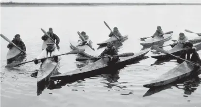  ?? FOTO: EDWARD CURTIS/LIBRARY OF CONGRESS ?? I møte med stedsansen hos urfolk, som nordamerik­anske inuitter, sto vitenskape­n lenge uten forklaring­er. Her et bilde fra Noatak i Alaska (1929).