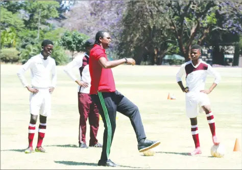  ??  ?? LEADING BY EXAMPLE . . . Visiting Nigerian and African soccer legend Nwankwo Kanu gives football tips to Prince Edward and Churchill schoolboys at Prince Edward School grounds in Harare yesterday