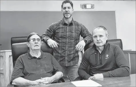  ?? CONTRIBUTE­D ?? Kentville Historical Society board member and historian Louis Comeau, Town of Kentville chief administra­tive officer Mark Phillips and society board chairman Erik Deal sign a lease for the former VIA Rail station.