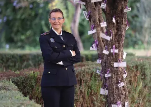  ?? //VALERIO MERINO ?? La agente María García de la Unidad de la Mujer de la Policía Local de Córdoba