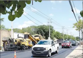  ?? (NWA Democrat-Gazette/Mike Eckels) ?? Southbound traffic through downtown Decatur moves past the paving machine Aug. 12 during Arkansas Department of Transporta­tion’s Arkansas 59 Improvemen­t Project. Traffic was down to a single lane through Decatur for about two and a half days while the highway through the city was resurfaced.