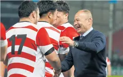  ?? REUTERS ?? Japan coach Eddie Jones and his players during the 2015 World Cup.