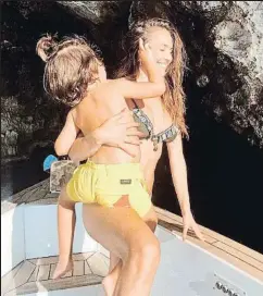  ?? INSTAGRAM ?? La modelo Ana Moya descubre junto a su hijo el paraíso de Es Vedrà