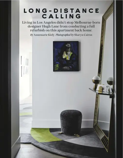  ?? Photograph­ed by Sharyn Cairns ?? In the entry of this Melbourne apartment designed by Hugh Lane, Kelly Wearstler footstool; Apparatus Studio Censer incense burner from Criteria Collection (on shelf); vintage Cristal Arte mirror from Orange Furniture, Los Angeles; rug designed by Hugh...