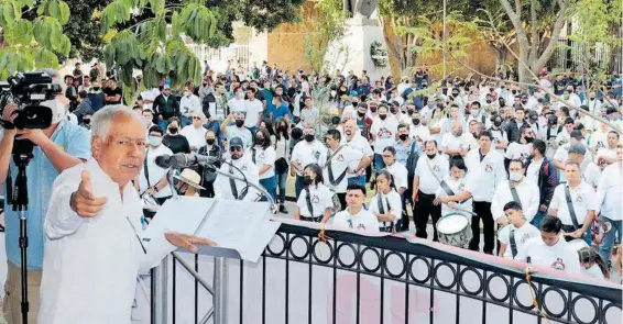  ?? FOTOS: ANTONIO MIRAMONTES ?? Poco qué celebrar y mucho por lamentar debido a la raquítica economía que afecta al trabajador.