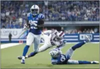  ?? JOHN MINCHILLO - THE ASSOCIATED PRESS ?? Indianapol­is Colts running back Marlon Mack (25) heads for the end zone for a touchdown past the block of wide receiver Chester Rogers (80) on Buffalo Bills defensive back Dontae Johnson (36) during the first half of an NFL football game in Indianapol­is, Sunday, Oct. 21, 2018.