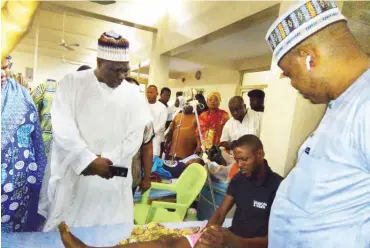  ??  ?? Senator representi­ng Offa, Irepodun and Ifelodun federal constituen­cy, Senator Rafiu Ibrahim and President NURTW, Alhaji Najeem Yasin speaking with one of the injured at the Ilorin General Hospital.