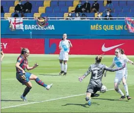 ?? FOTO: PEP MORATA ?? Alexia marca uno de sus goles Igualada la mayor goleada en el Johan Cuyff