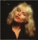  ??  ?? Cinq femmes iconiques, cinq façons de porter un rouge à lèvres. À g. : Debbie Harry (Blondie), en 1977. Ci-dessous : Béatrice Dalle, à Cannes, en 1988.