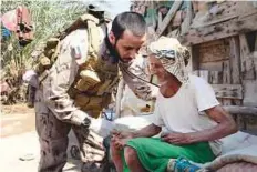  ?? WAM ?? The UAE Armed Forces medical teams showcase the keenness of the country to help the affected people in Yemen.