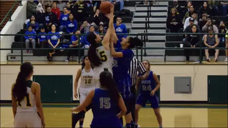  ?? PHOTO MARIO RENTERIA ?? Holtville High’s Carolina Valdes (left) beats Chula Vista High’s Lajaei West in the tipoff during their CIFSan Diego Section Division III quarterfin­als match Friday night in Holtville.