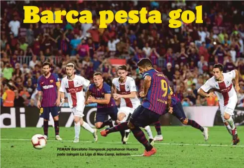  ??  ?? PEMAIN Barcelona mengasak pertahanan Huesca pada saingan La Liga di Nau Camp, kelmarin.
