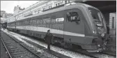  ??  ?? Treni serb i nisur nga Beogradi për të hyrë në Kosovë