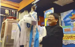  ??  ?? See-join puppeteer and restaurant owner Bill Chen.