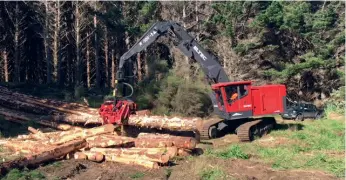  ??  ?? The first New Zealand Eltec 417 harvester at work with Stokes Logging in Woodhill Forest.