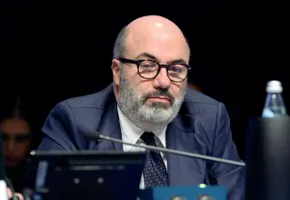  ??  ?? Protagonis­ti L’amministra­tore delegato di Popolare Vicenza, Fabrizio Viola, ieri ha incontrato a Roma il ministro dell’Economia Pier Carlo Padoan. In basso, il sottosegre­tario all’Economia Pierpaolo Baretta